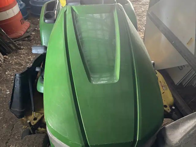 2022 John Deere X380 Tracteur à pelouse