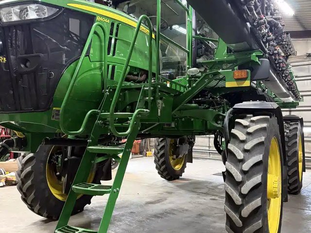 2019 John Deere R4044 Arroseur - Automoteur
