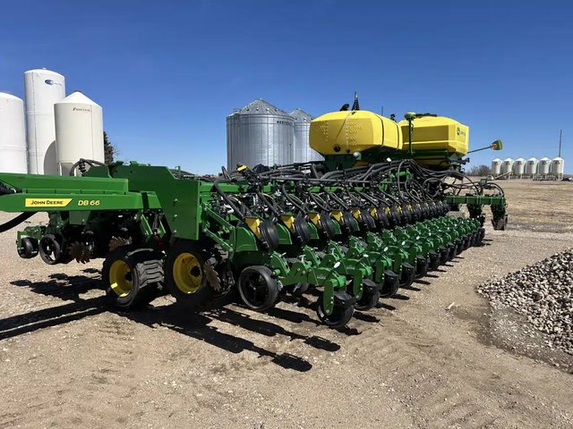 2023 John Deere DB66 Planteur