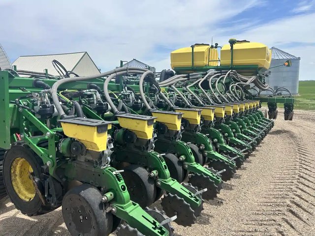 2024 John Deere DB66 Planteur