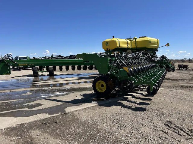 2023 John Deere DB66 Planteur