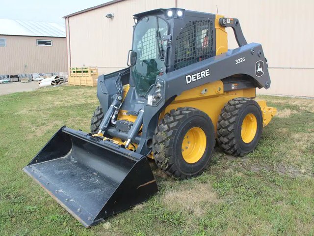 2024 John Deere 332G chargeuse à direction à glissement