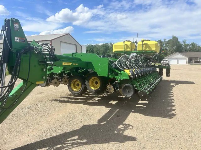 2024 John Deere DB66 Planteur
