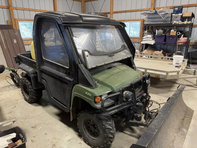 2010 John Deere XUV 620I OLIVE Véhicule utilitaire