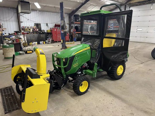 2021 John Deere 1025R Tracteur