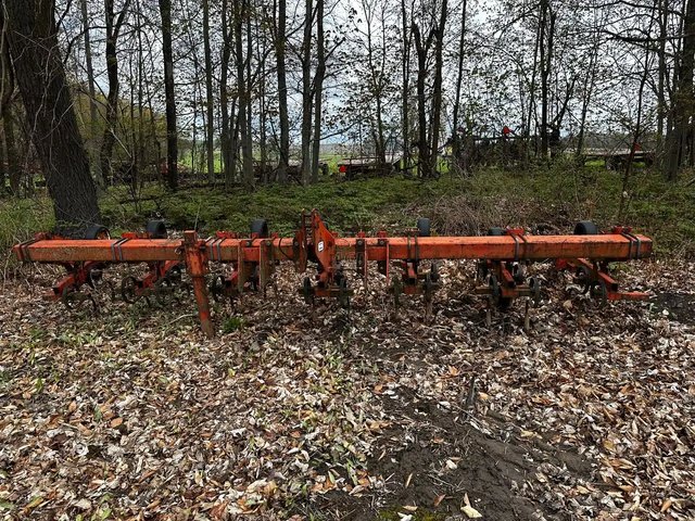 Vicon RT 2100 labourage - en rang