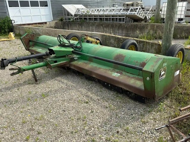 John Deere 115 Broyeur à fléaux