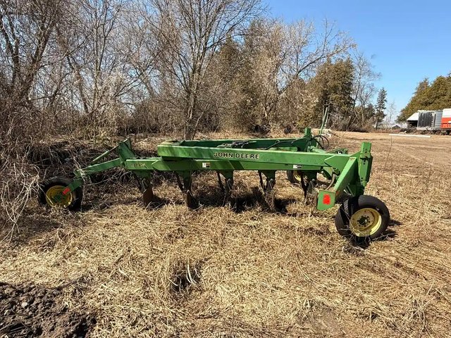 John Deere 995 Charrue