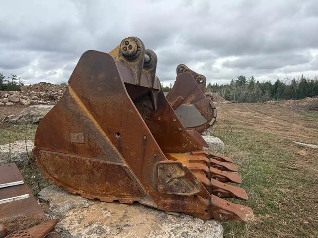 Caterpillar 5 Yard 75" Godet (bucket)