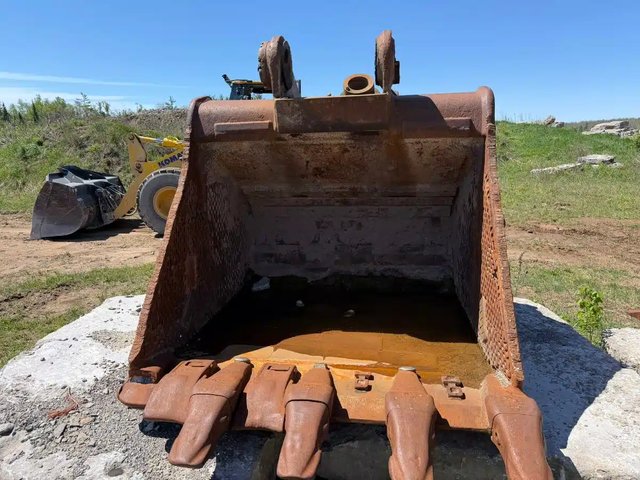 Caterpillar 5 Yard 74" Godet (bucket)