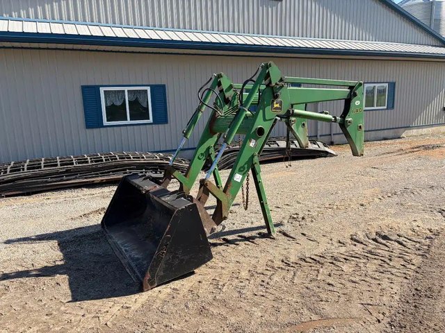 John Deere 640 chargeur frontal