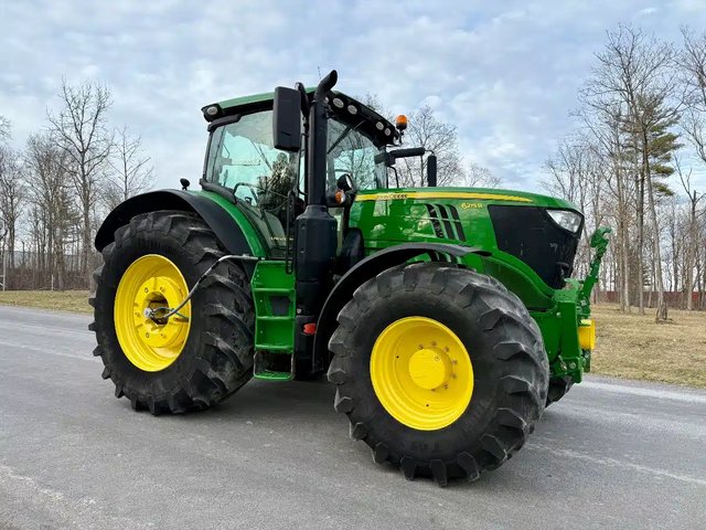 2018 John Deere 6215R Tracteur