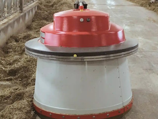 2012 Lely Juno 100 Feed Pusher