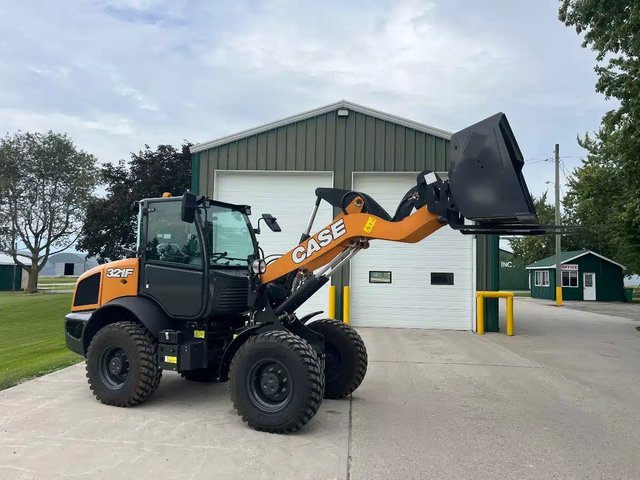 2024 Case 321F Chargeur sur roues