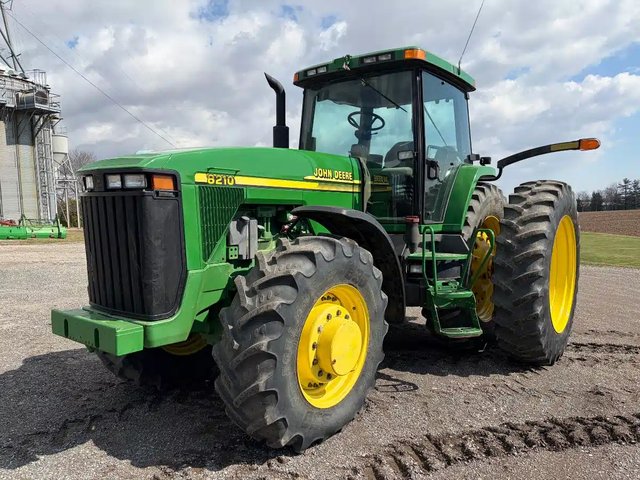 2001 John Deere 8210 Tracteur