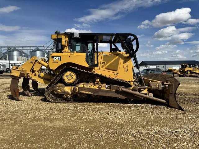 2013 Caterpillar D8T Bouteur