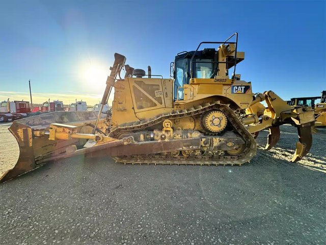 2013 Caterpillar D8T Bouteur