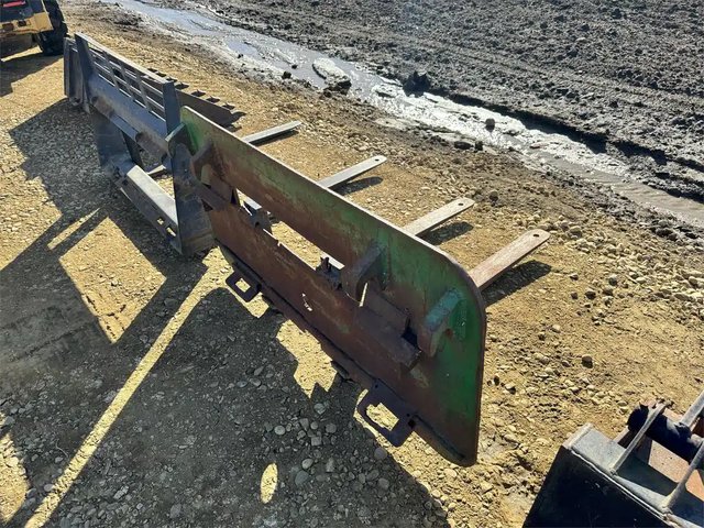 2000 DEERE nan Fourche à palette