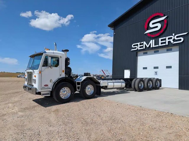 2007 Peterbilt 320 Truck Cab & Chassis