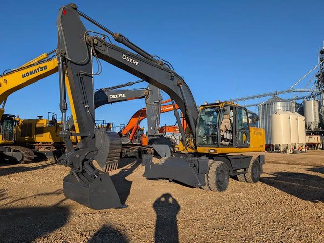 2017 DEERE 230G W Excavatrice