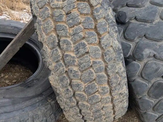 2010 Bridgestone 17.5R25 Pneus