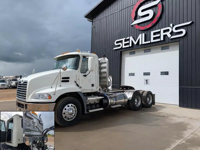 2012 Mack PINNACLE CXU613 Camion dix roues
