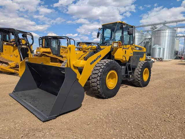 2011 Komatsu WA320-6 Chargeur sur roues