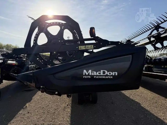 2014 MacDon FD75