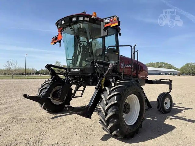 2015 MacDon M155 Andaineur