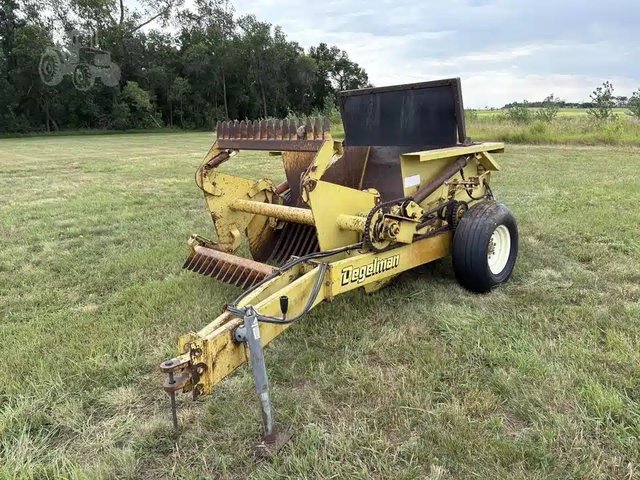 1981 Degelman R570S ramasseuse de pierres