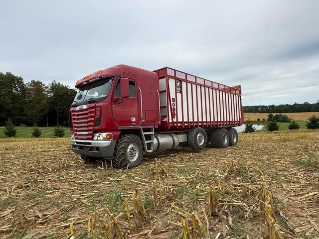 2014 Freightliner Argosy Camion - Ensileuse