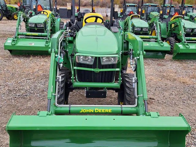 2022 John Deere 3038E Tracteur