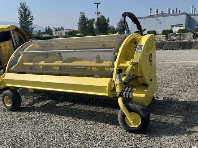 2021 John Deere 639 Andaineur