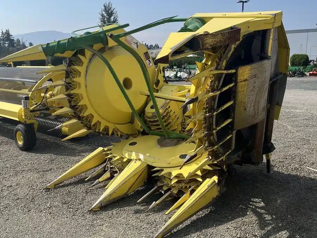 2016 John Deere 676 Fourragère