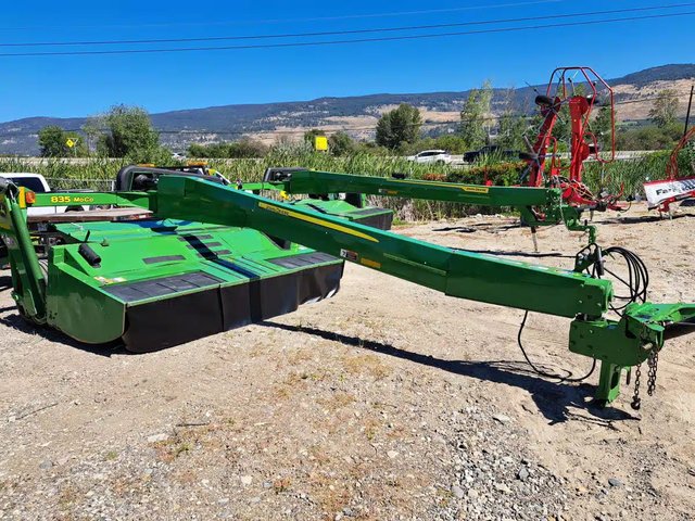 2019 John Deere 835 Faucheuse-conditionneuse à disques