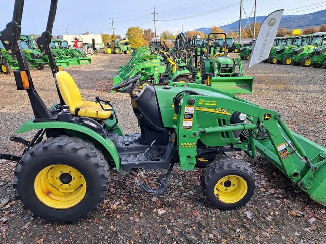 2011 John Deere 2320 Tracteur