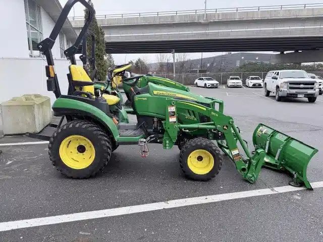 2023 John Deere 2025R Tracteur