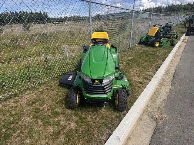 2023 John Deere X570 48A Tracteur à pelouse