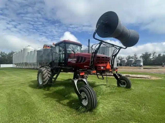 2014 MacDon M155 Andaineur
