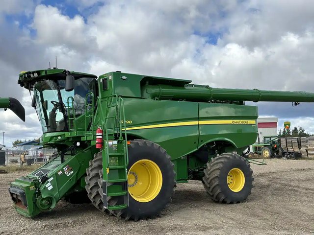 2023 John Deere S790 Batteuse