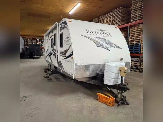 Passport Ultra Lite Limited Edition BunkHouse Travel Trailer Véhicule tout-terrain