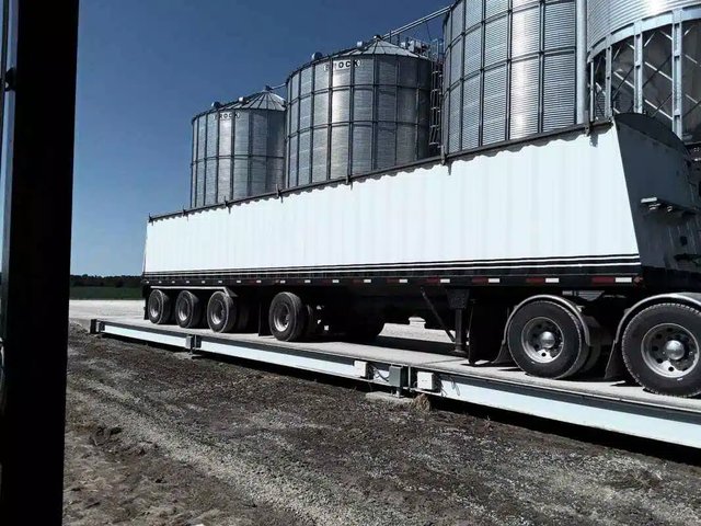 2011 Load King 2011 Lode King 4 hopper trailer, quad axle, spiff lift, with reverseomatic – Make an Offer