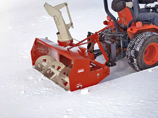 2024 Buhler Farm King 840 Souffleur à neige