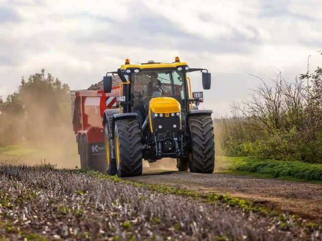 2025 JCB FASTRAC 4220 Tracteur