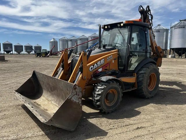 2015 Case 590 Rétrocaveuse