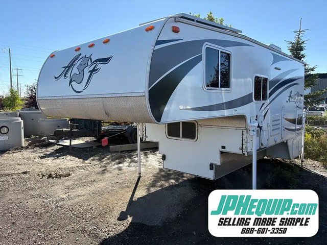 2015 Northwood Manufacturing Truck Bed Camper Véhicule - Autre