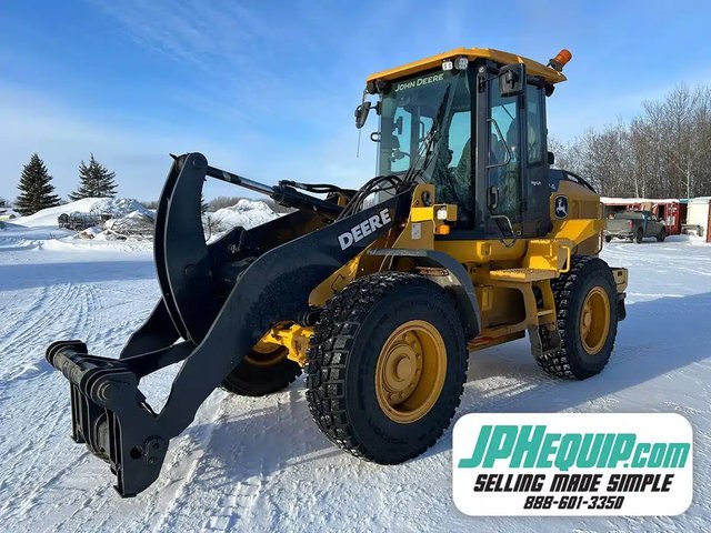 2021 John Deere 444P Nez - Maïs