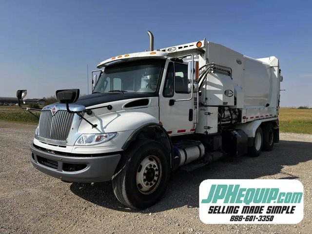 2017 International 7400 Camion à benne