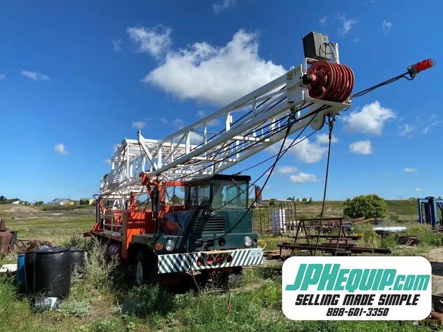 1965 Crane Carrier Company Service Rig Semoir