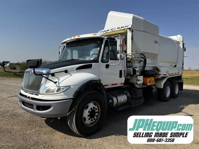 2016 International 7400 Camion à benne